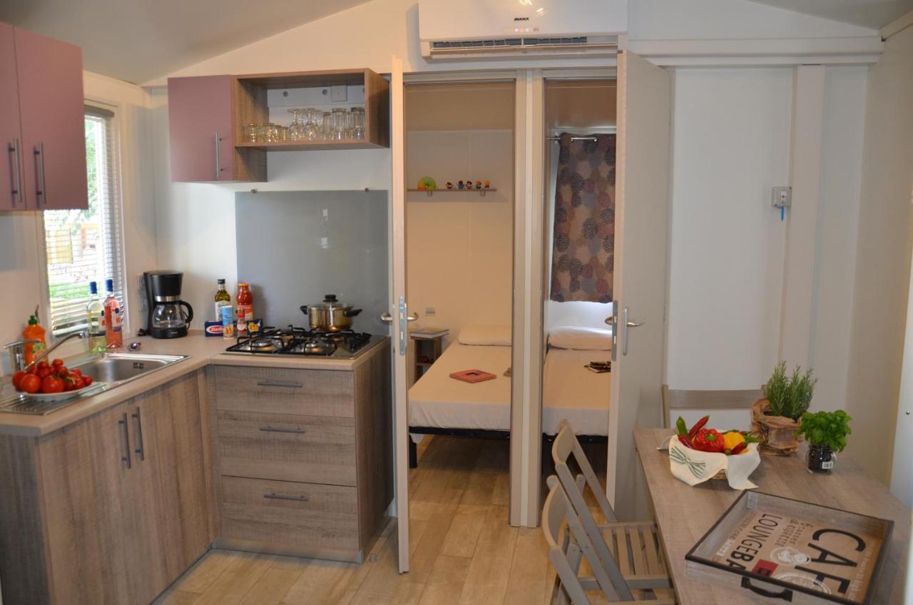 Happy Camp Mobile Homes In Camping Amadria Park Camping Trogir Seget Vranjica Exterior photo