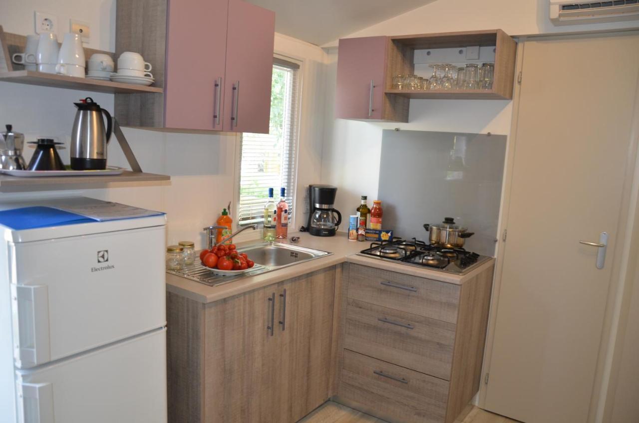 Happy Camp Mobile Homes In Camping Amadria Park Camping Trogir Seget Vranjica Exterior photo