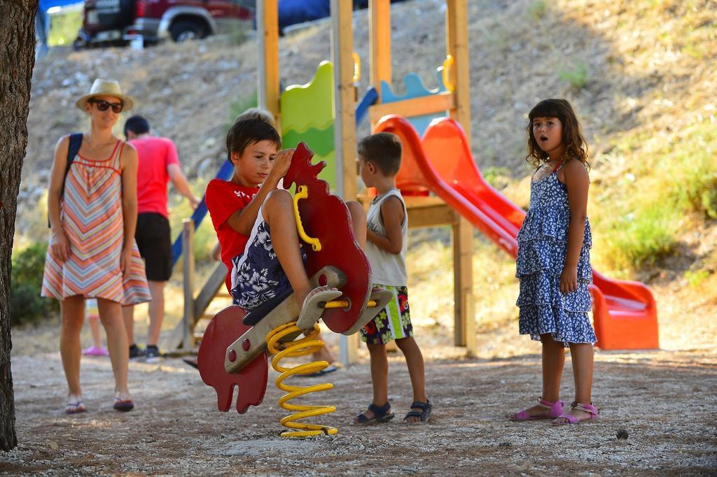Happy Camp Mobile Homes In Camping Amadria Park Camping Trogir Seget Vranjica Exterior photo
