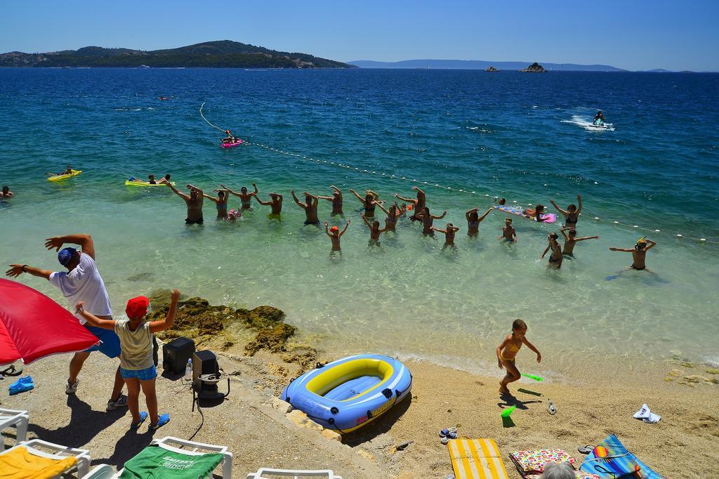Happy Camp Mobile Homes In Camping Amadria Park Camping Trogir Seget Vranjica Exterior photo